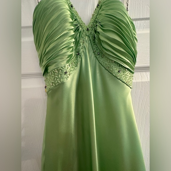 Prom Dress by Morgan & Company Hondeydew Color‎ Size 3/4 - Picture 5 of 9